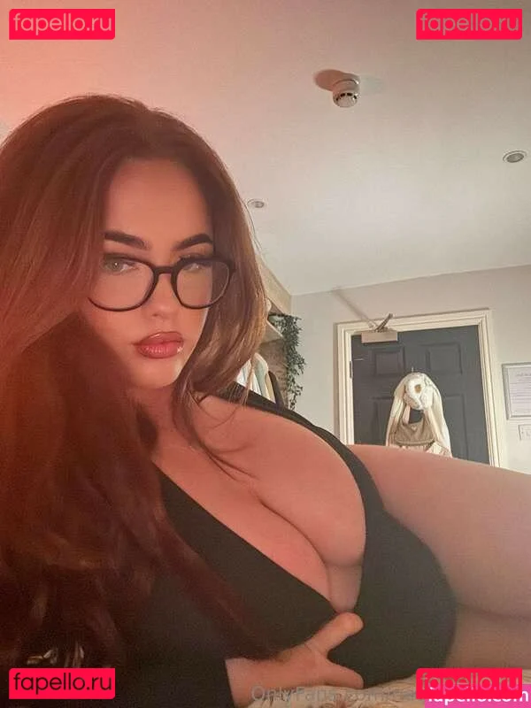 Neave Dare Onlyfans Photo Gallery 