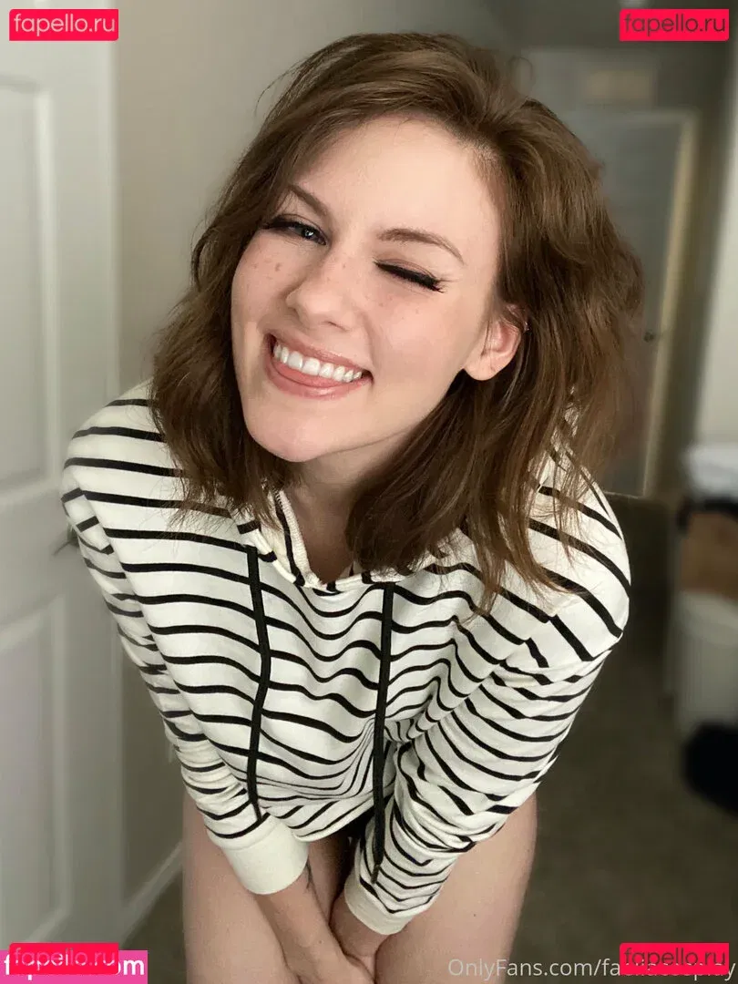 faeliafire Onlyfans Photo Gallery 