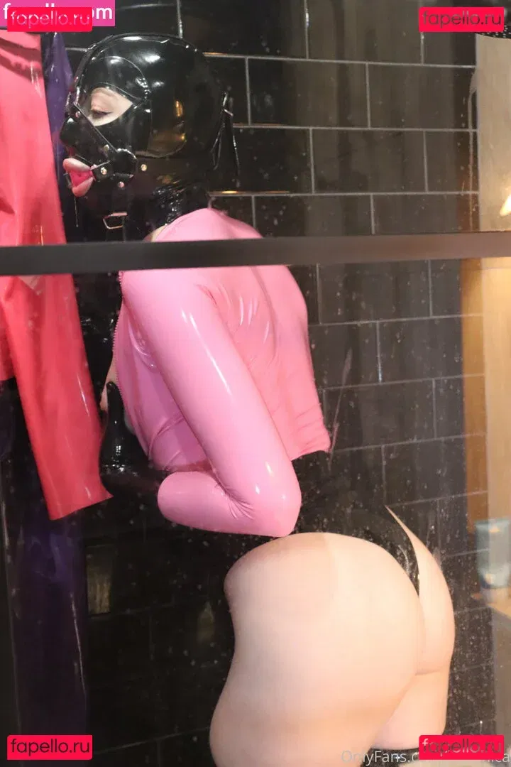 Bronnica Onlyfans Photo Gallery 