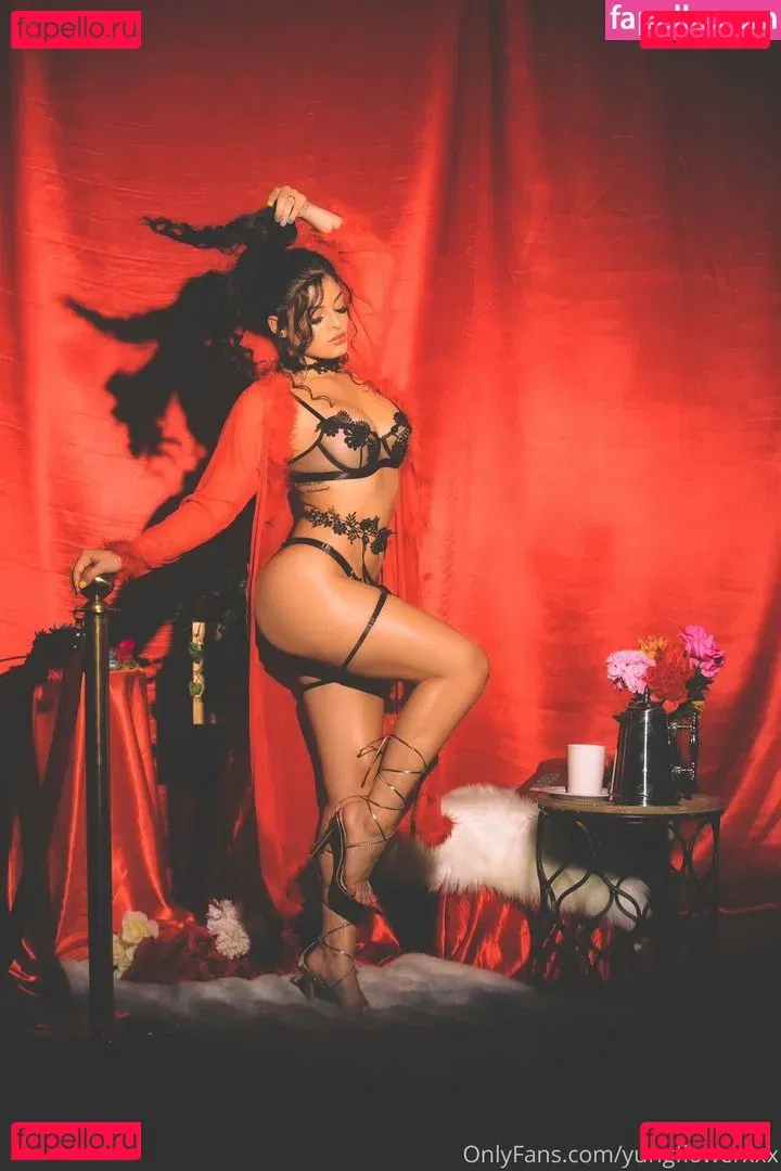 YoungFlower Onlyfans Photo Gallery 