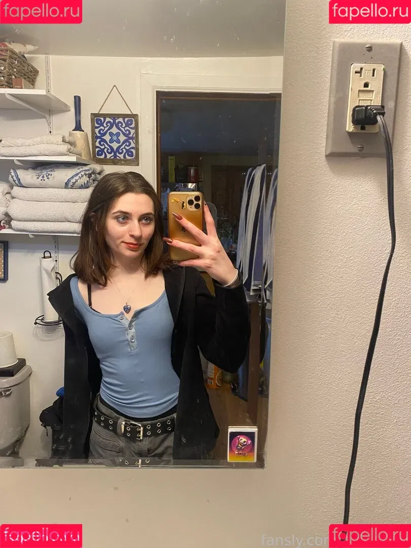 avieb4by Onlyfans Photo Gallery 