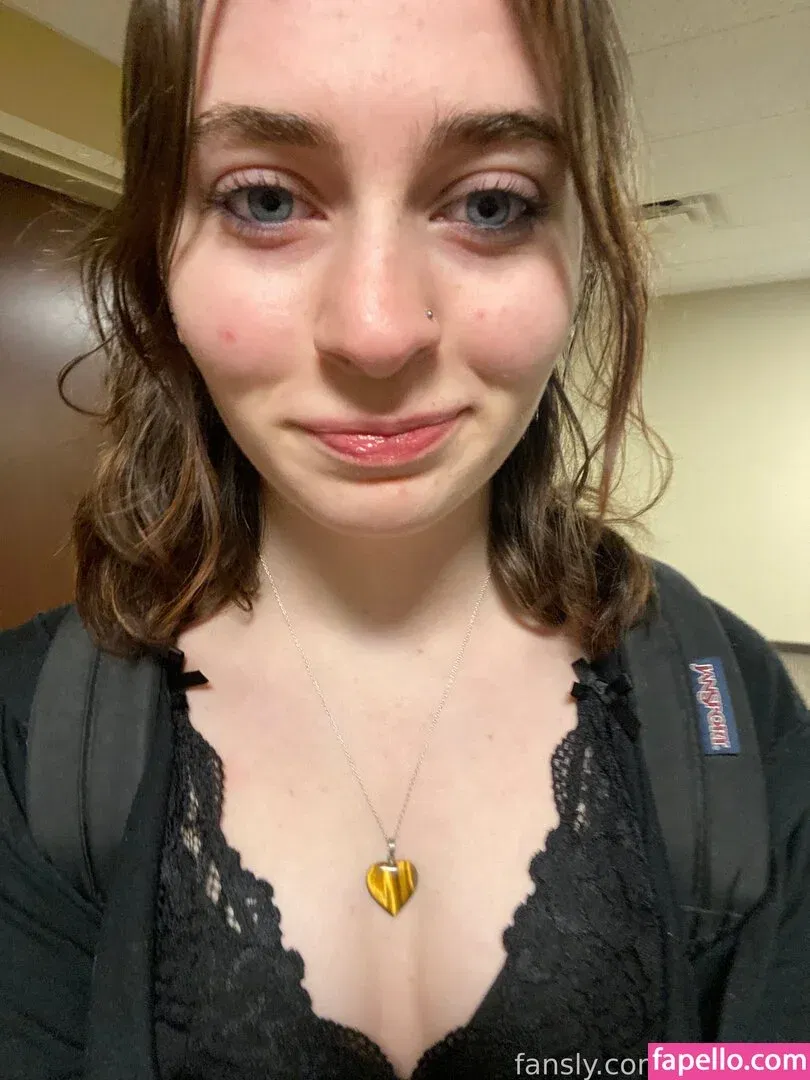 avieb4by Onlyfans Photo Gallery 