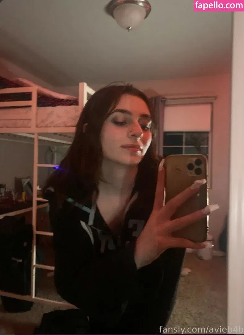 avieb4by Onlyfans Photo Gallery 