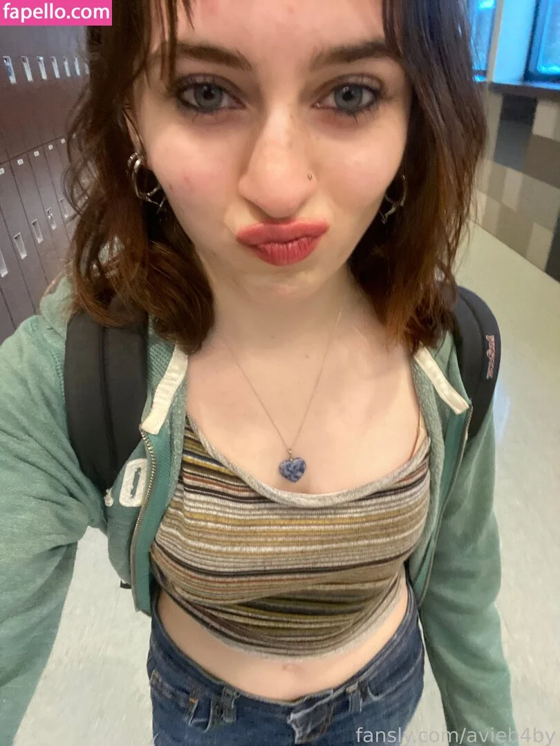 avieb4by Onlyfans Photo Gallery 