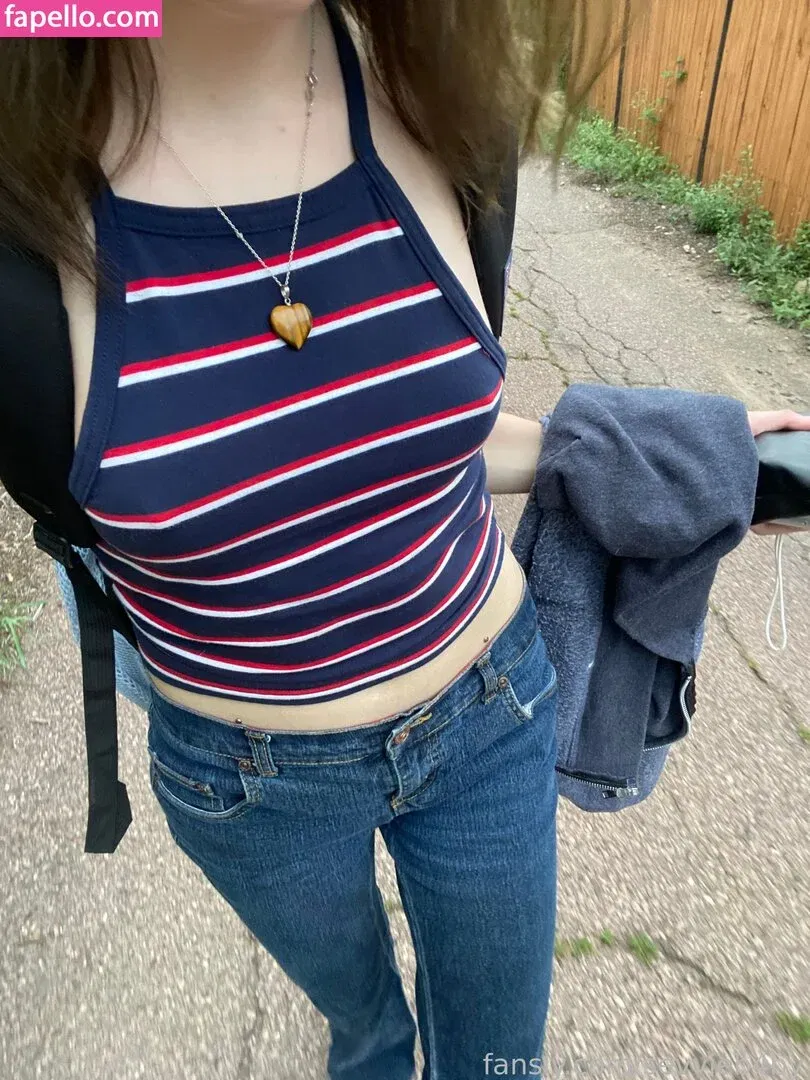 avieb4by Onlyfans Photo Gallery 