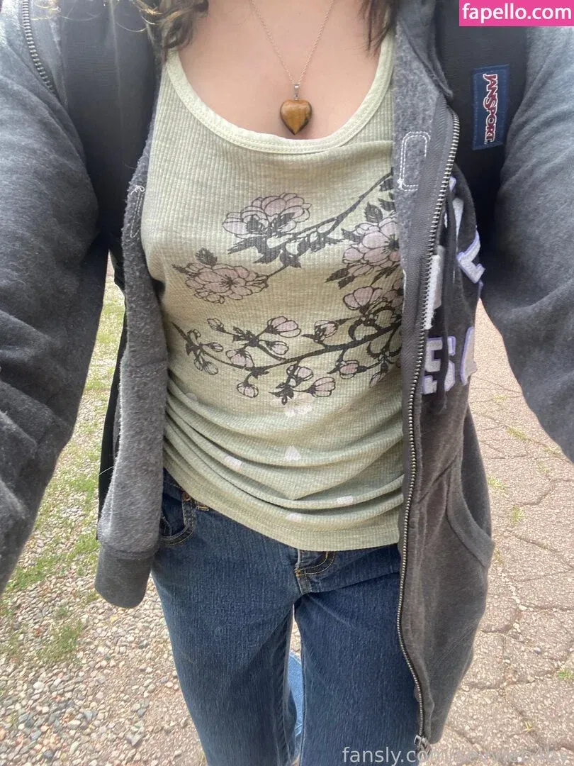 avieb4by Onlyfans Photo Gallery 