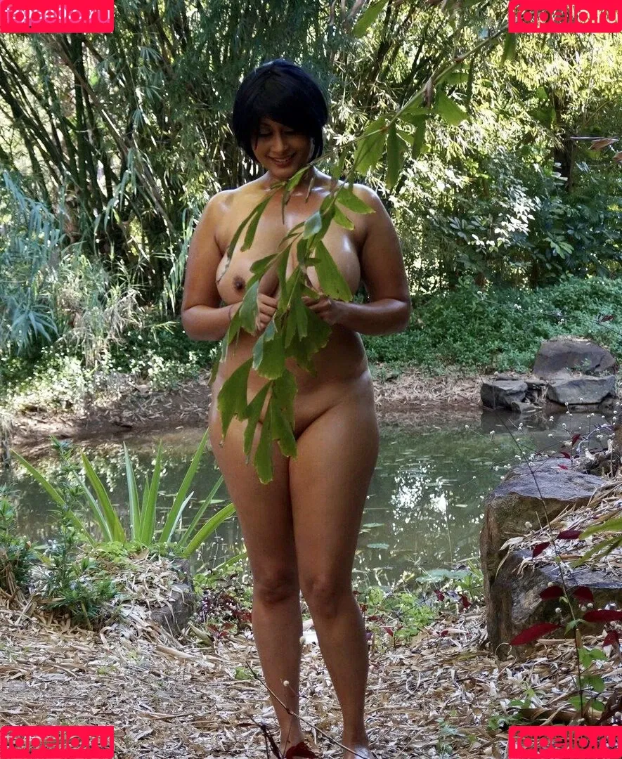 Aiysha Saagar Onlyfans Photo Gallery 