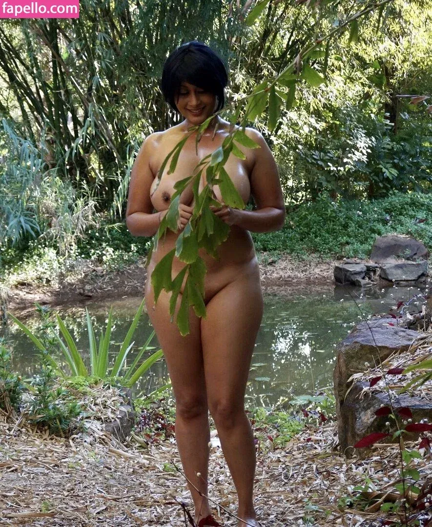 Aiysha Saagar Onlyfans Photo Gallery 