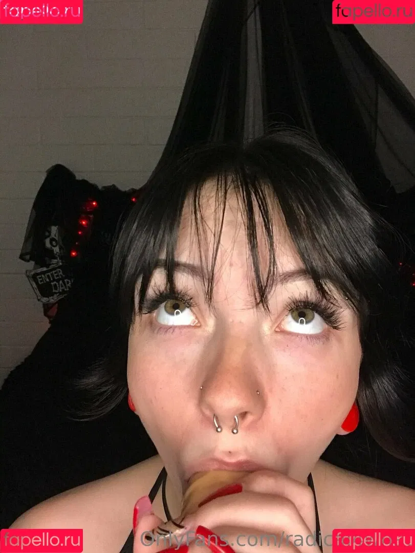 radical4what Onlyfans Photo Gallery 