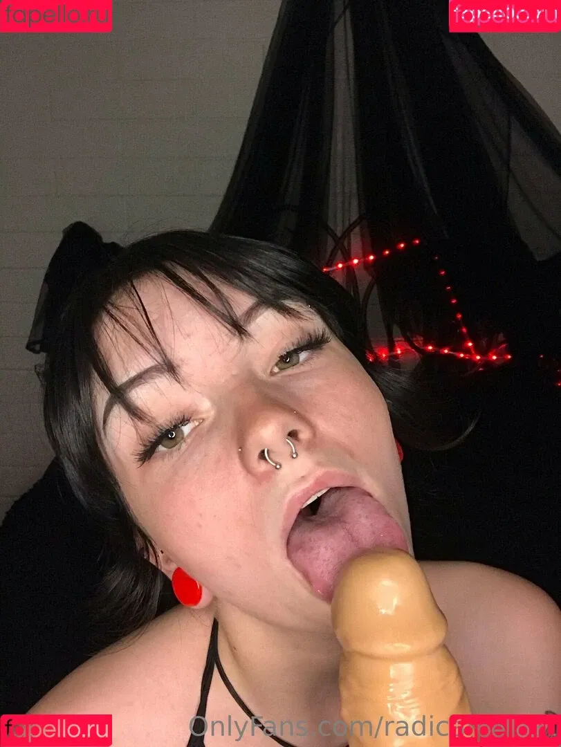 radical4what Onlyfans Photo Gallery 