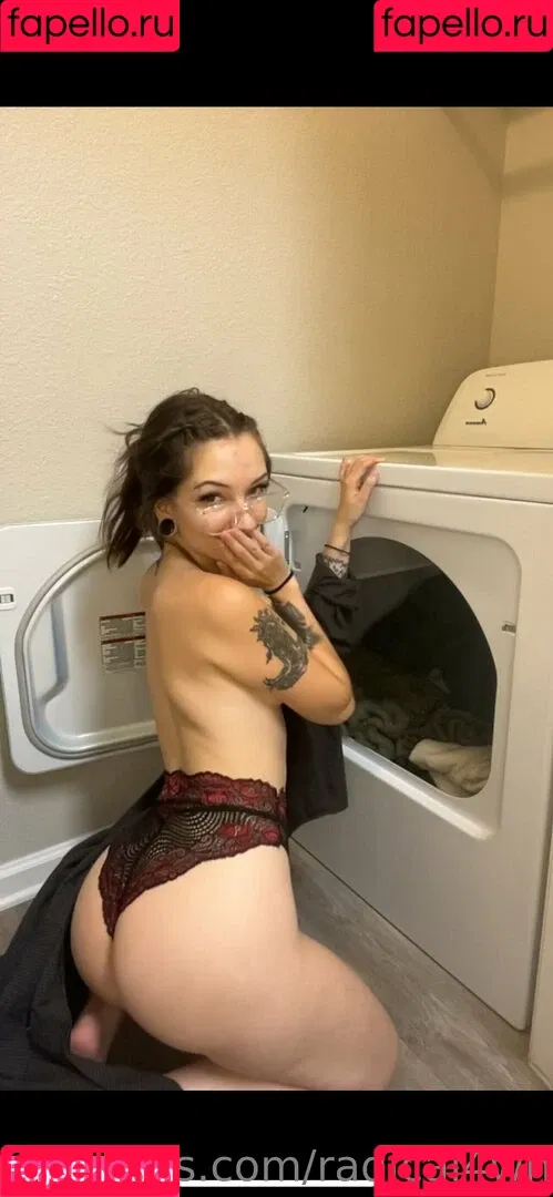 radical4what Onlyfans Photo Gallery 