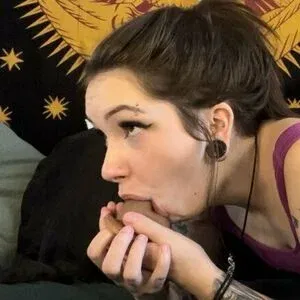 radical4what Onlyfans Photo Gallery 