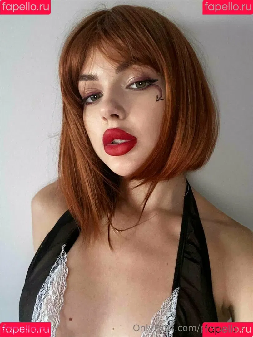 Baby IREN Onlyfans Photo Gallery 