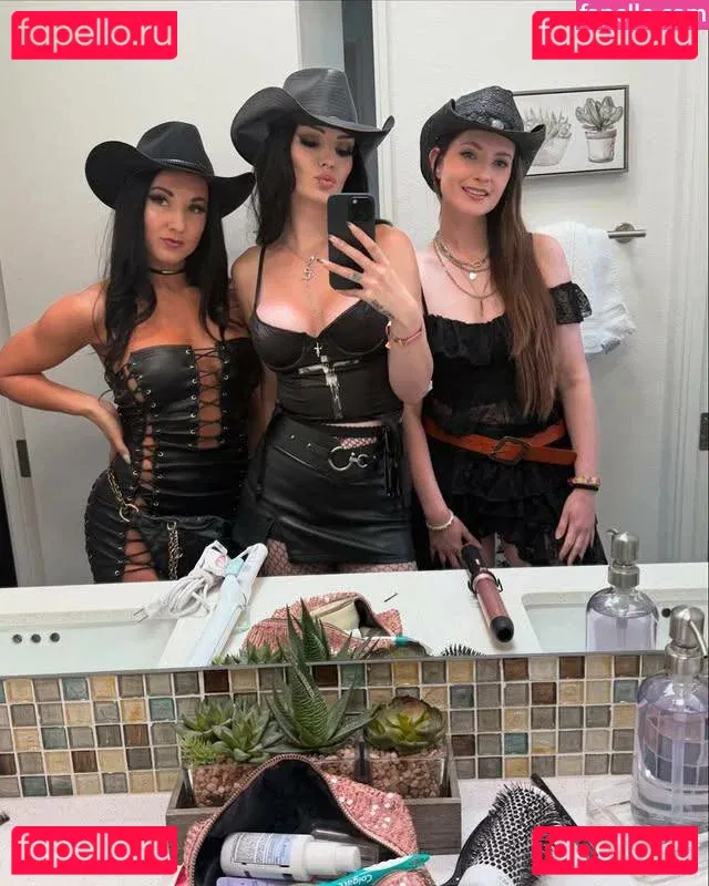 PaigeWWE Onlyfans Photo Gallery 