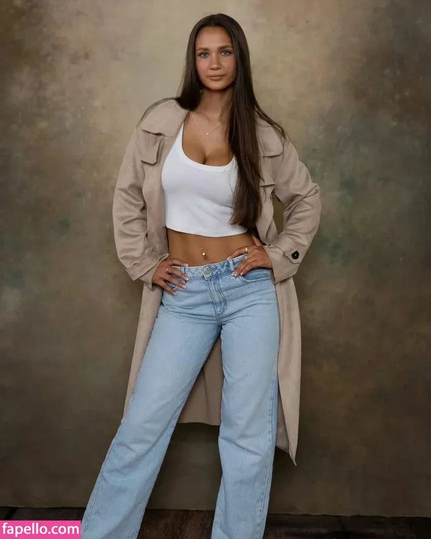 Stephanie Zustovich Onlyfans Photo Gallery 