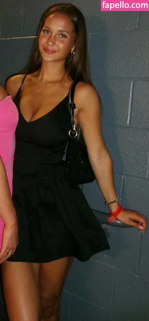 Stephanie Zustovich Onlyfans Photo Gallery 