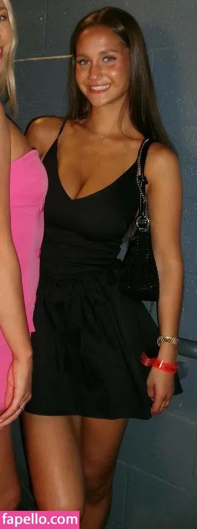 Stephanie Zustovich Onlyfans Photo Gallery 