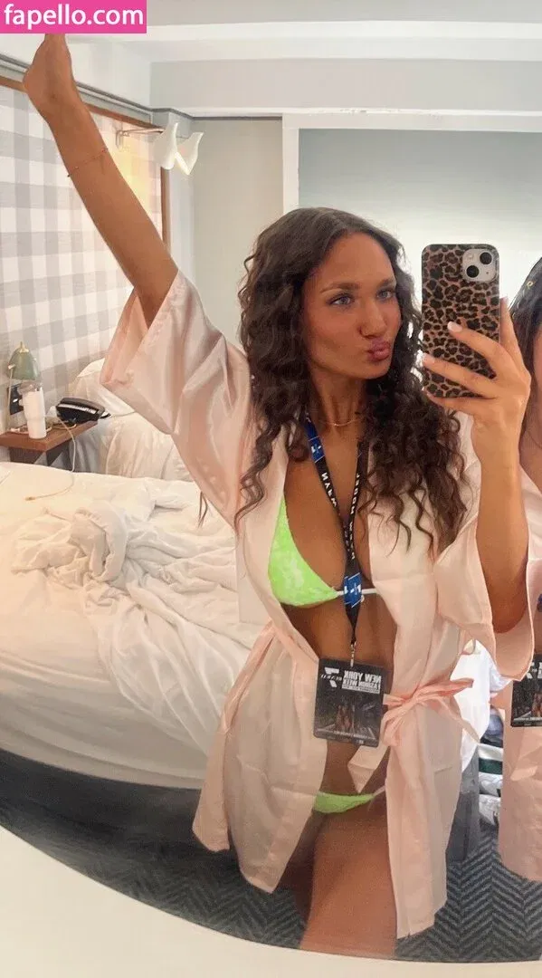 Stephanie Zustovich Onlyfans Photo Gallery 