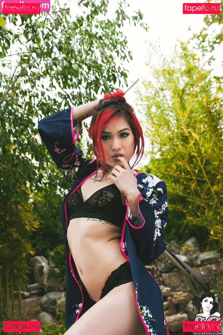 mahnee Onlyfans Photo Gallery 