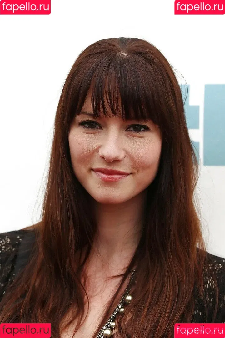 Chyler Leigh Onlyfans Photo Gallery 