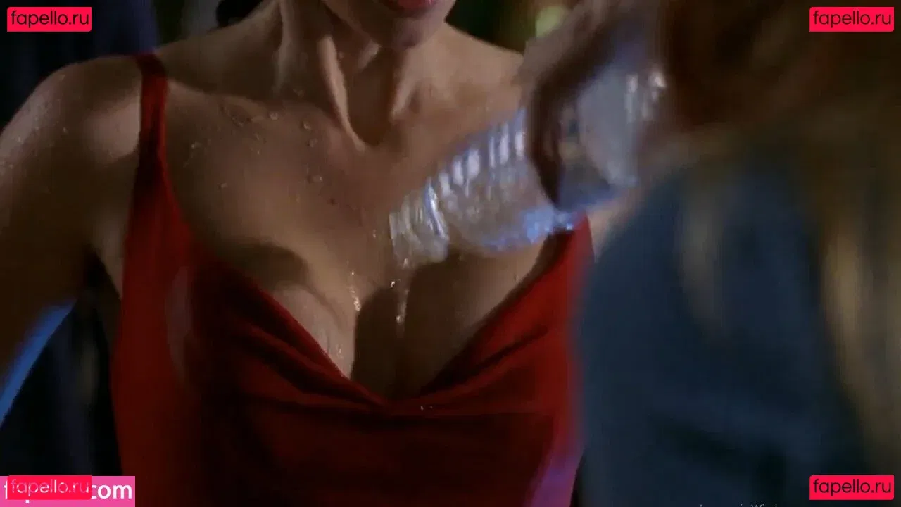 Chyler Leigh Onlyfans Photo Gallery 