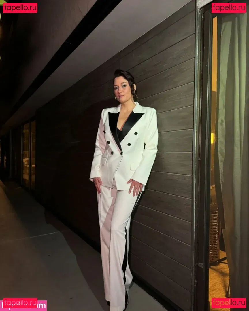 Chyler Leigh Onlyfans Photo Gallery 