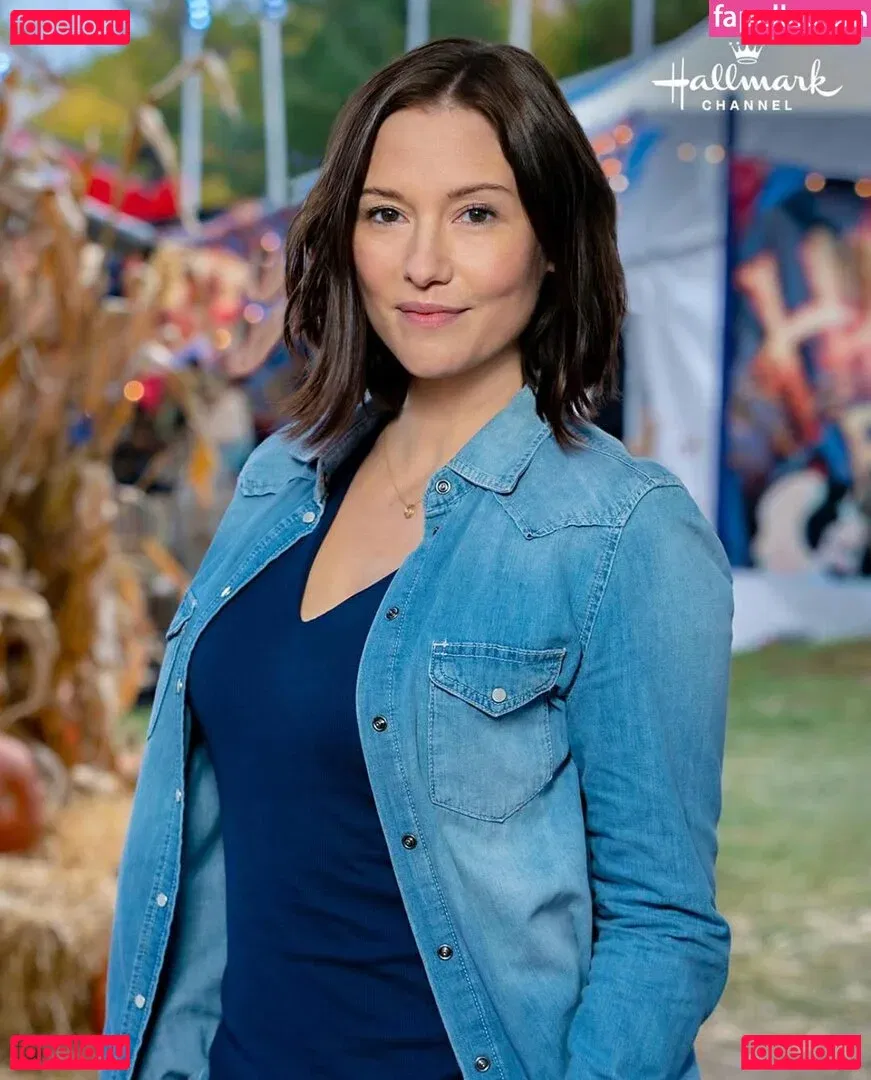 Chyler Leigh Onlyfans Photo Gallery 