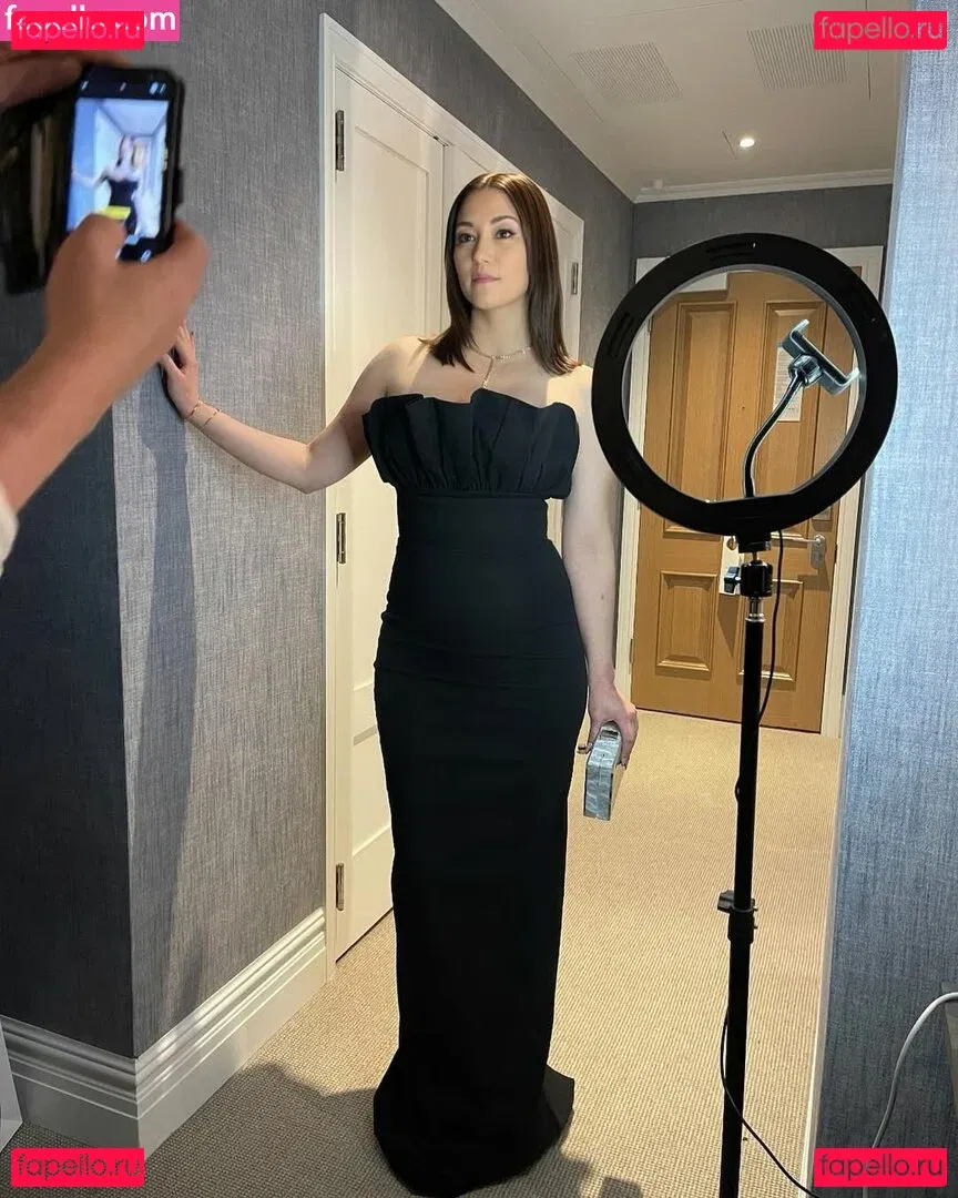 Chyler Leigh Onlyfans Photo Gallery 