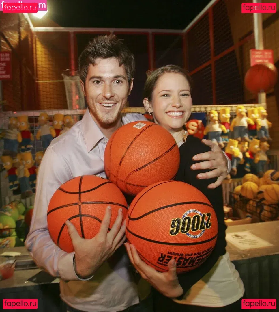 Chyler Leigh Onlyfans Photo Gallery 