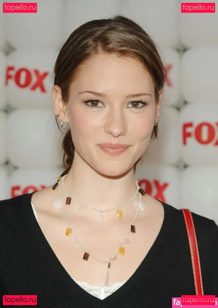 Chyler Leigh Onlyfans Photo Gallery 