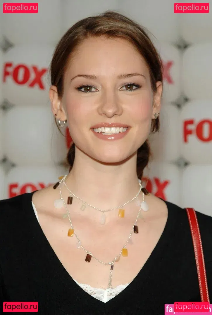 Chyler Leigh Onlyfans Photo Gallery 