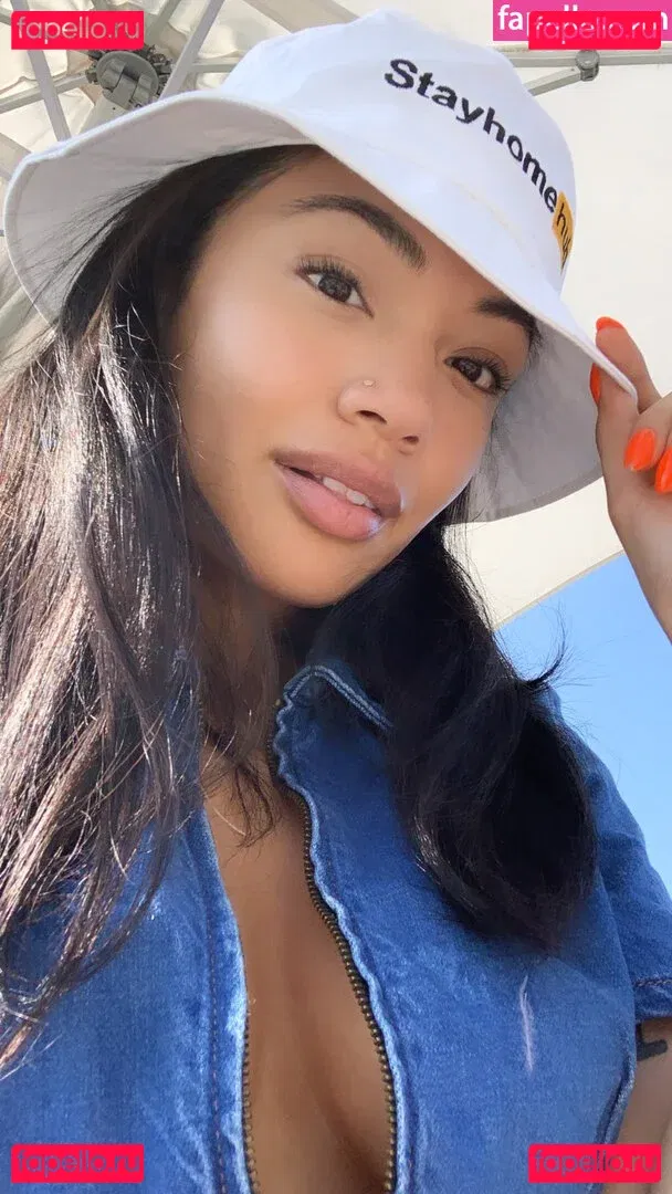 Reyna Morena Onlyfans Photo Gallery 