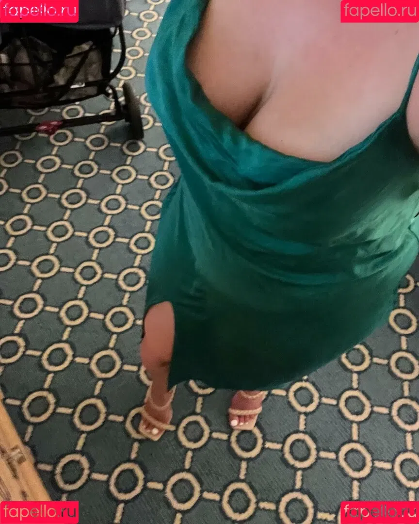LillyBehave Onlyfans Photo Gallery 