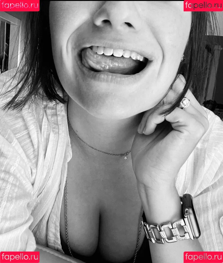 LillyBehave Onlyfans Photo Gallery 
