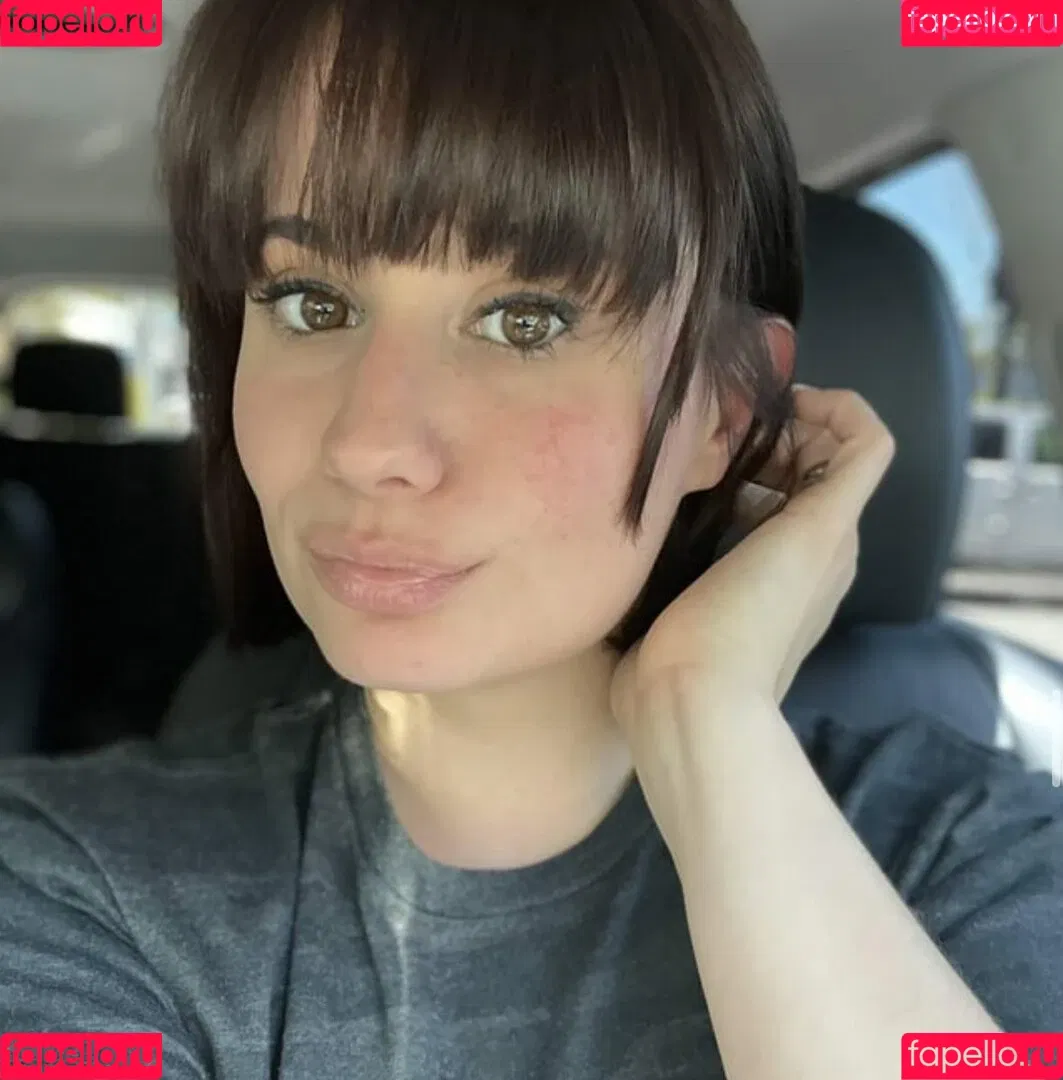 LillyBehave Onlyfans Photo Gallery 