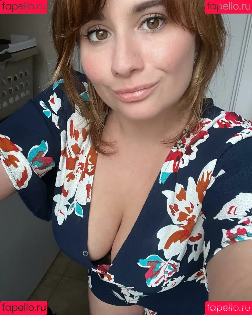 LillyBehave Onlyfans Photo Gallery 