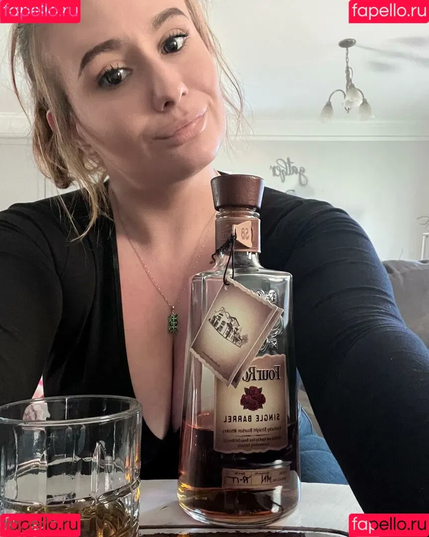 LillyBehave Onlyfans Photo Gallery 