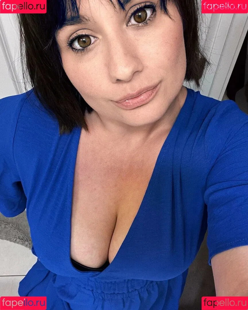 LillyBehave Onlyfans Photo Gallery 