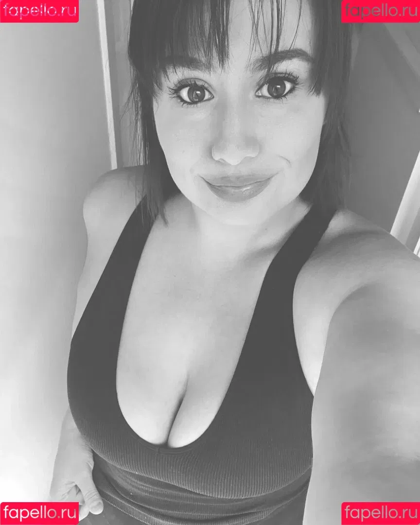 LillyBehave Onlyfans Photo Gallery 