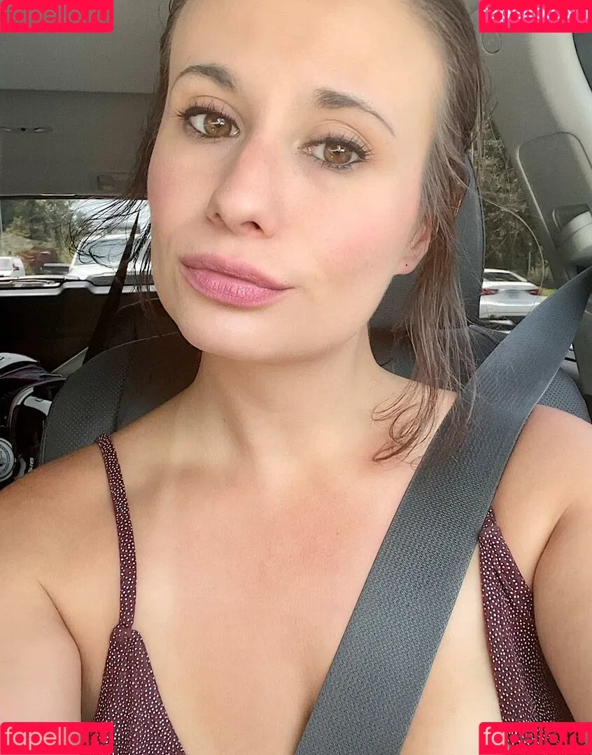 LillyBehave Onlyfans Photo Gallery 