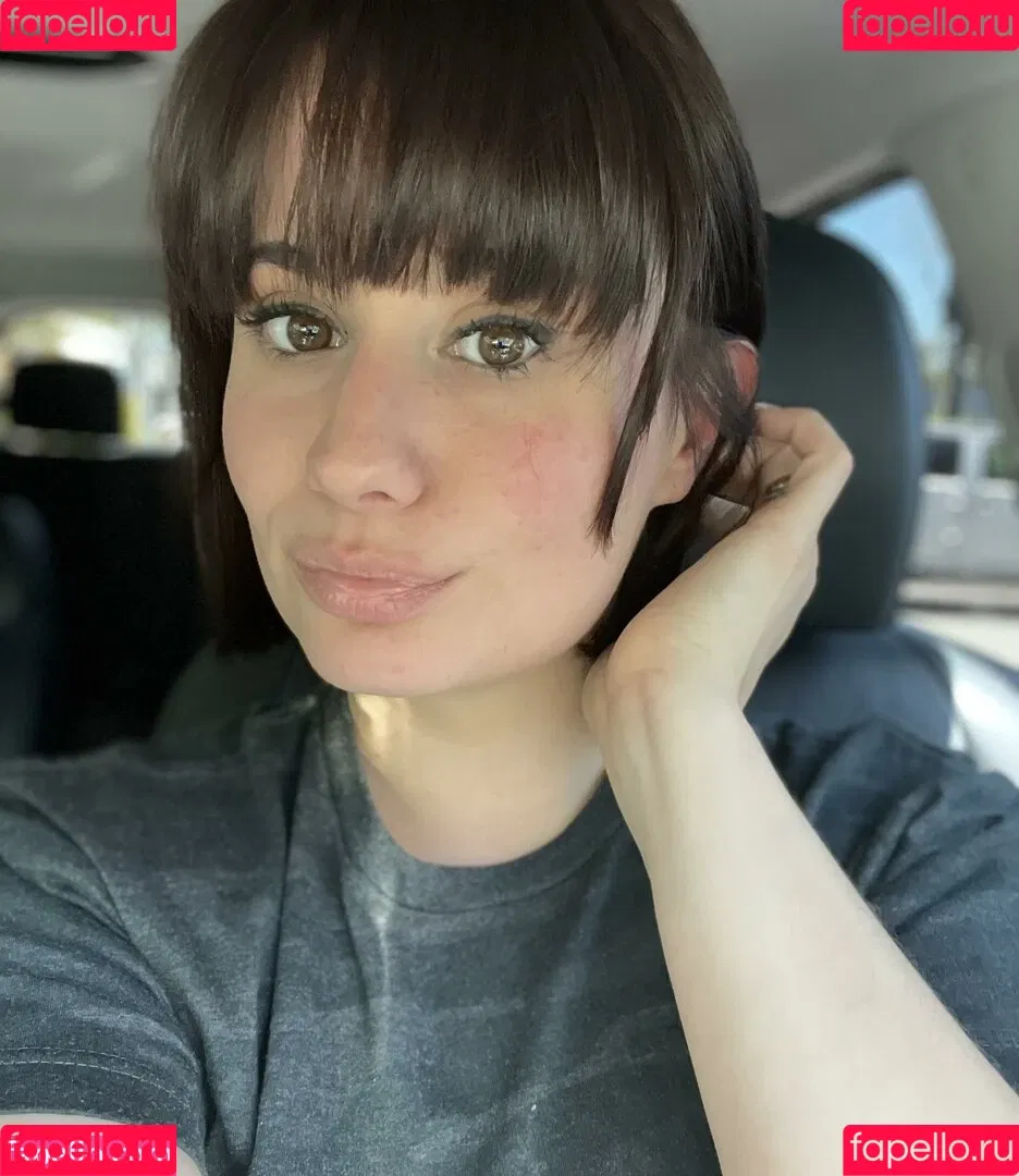 LillyBehave Onlyfans Photo Gallery 