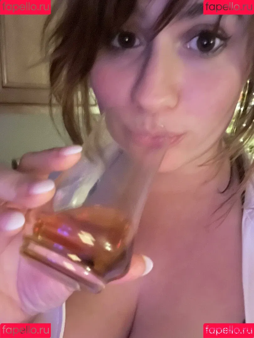 LillyBehave Onlyfans Photo Gallery 