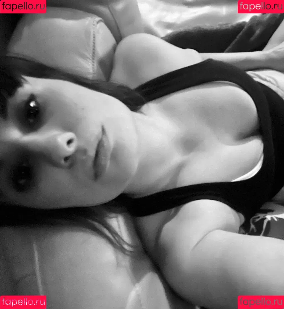 LillyBehave Onlyfans Photo Gallery 