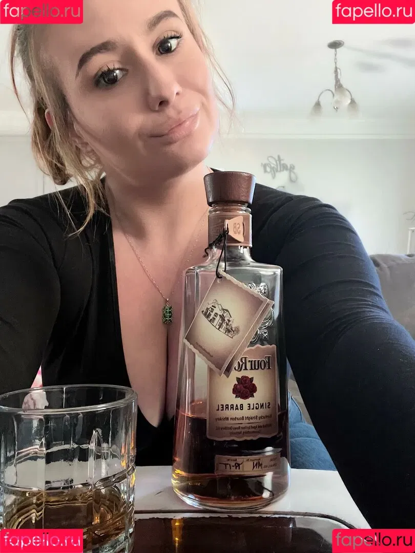 LillyBehave Onlyfans Photo Gallery 