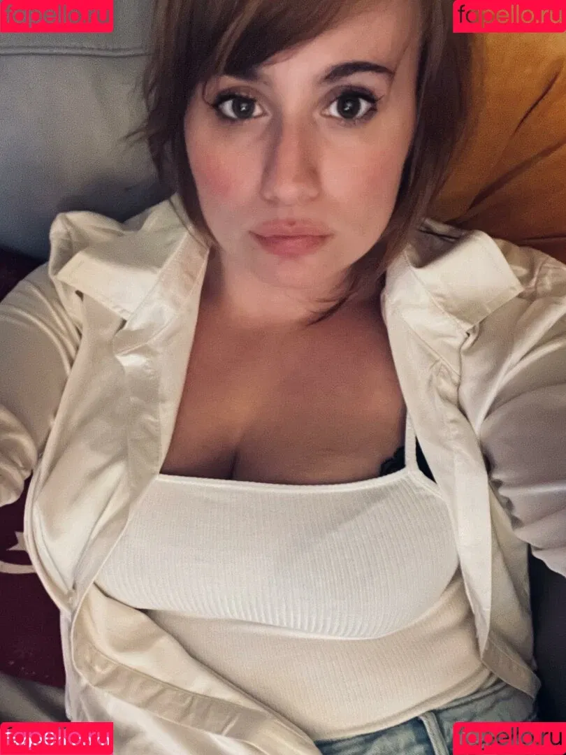 LillyBehave Onlyfans Photo Gallery 