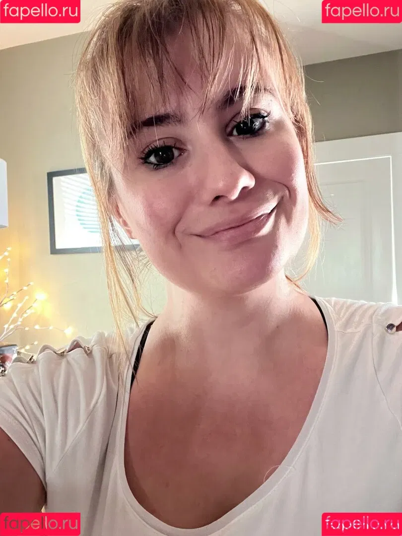 LillyBehave Onlyfans Photo Gallery 