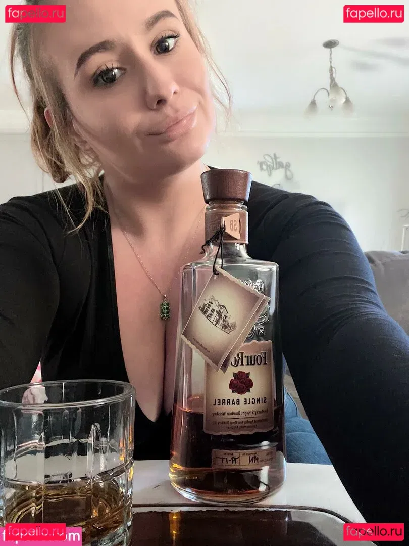 LillyBehave Onlyfans Photo Gallery 