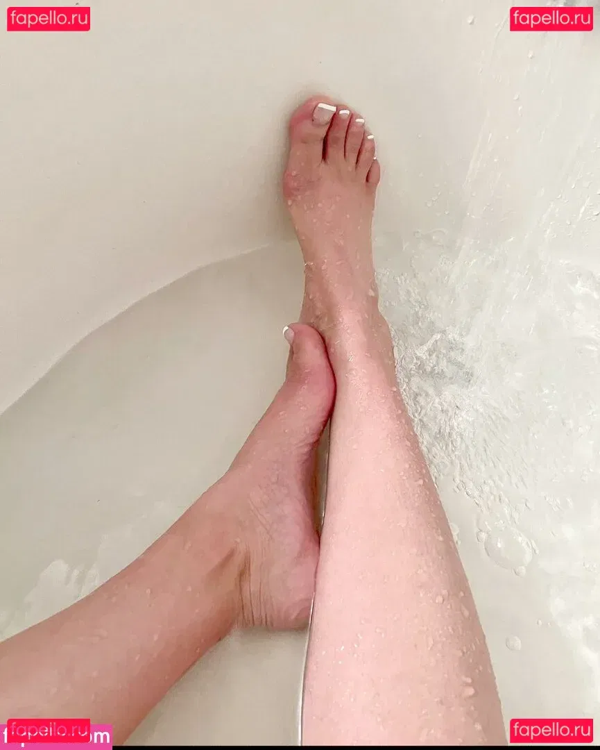 LillyBehave Onlyfans Photo Gallery 