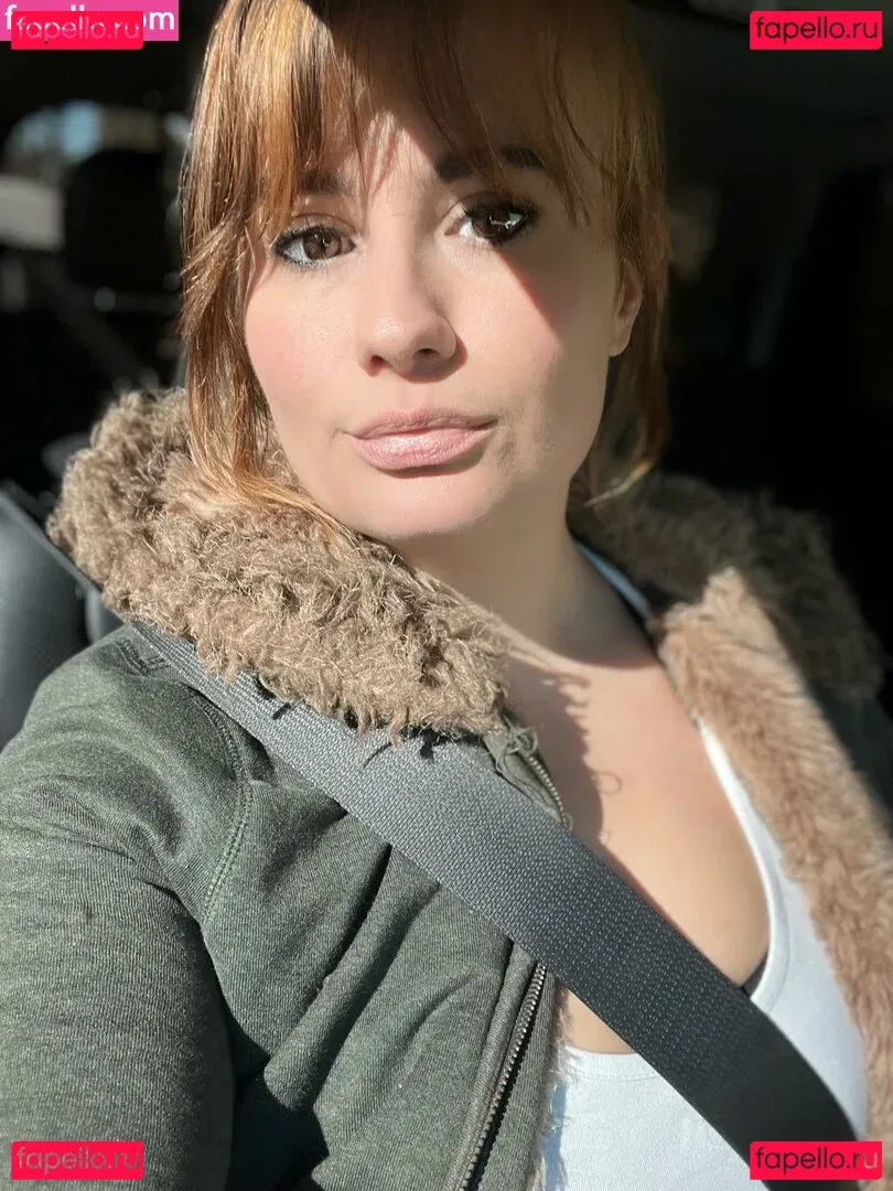 LillyBehave Onlyfans Photo Gallery 