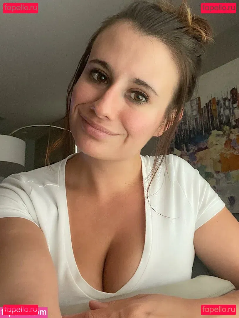 LillyBehave Onlyfans Photo Gallery 